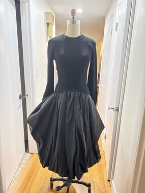Elegant Black Long-Sleeve Balloon-Hem Dress